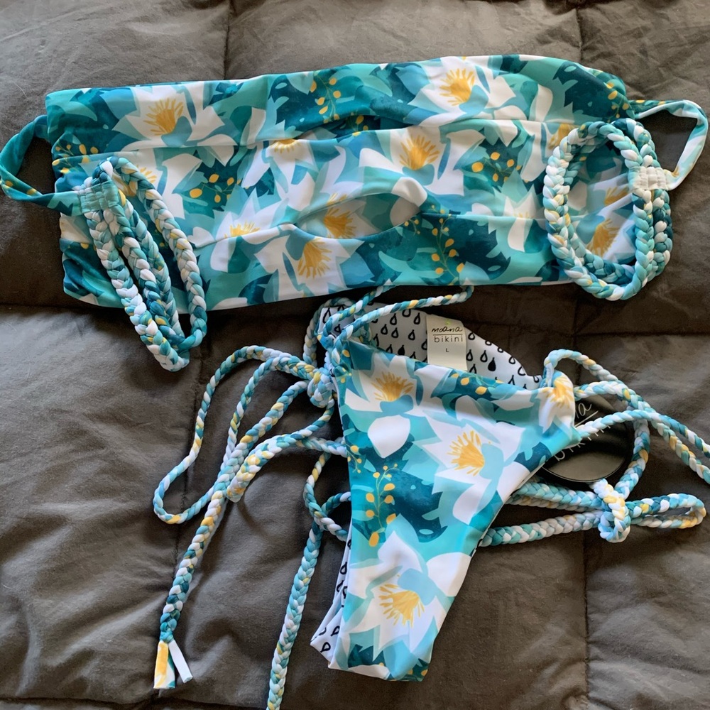 Moana BNWT TOP ONLY - Pastel Piranha